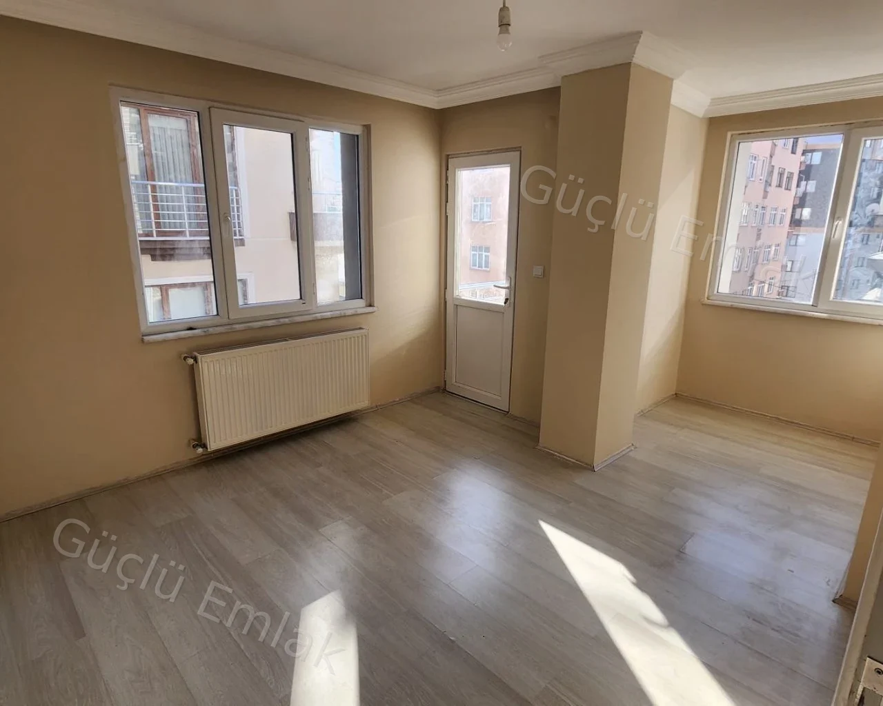 Çarşı Mahallesinde şehrin göbeğinde 3+1 kiralık daire - 2. fotoğraf